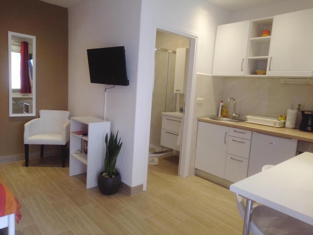 Apartments Haracic Хвар Экстерьер фото
